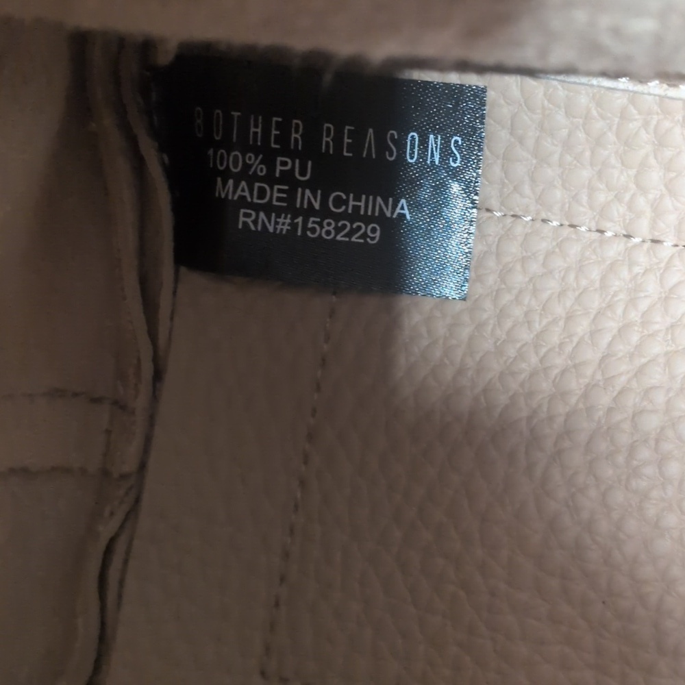 8 Other Reasons Vegan Leather Slouchy Bucket Bag, like new - Picture 4 of 6